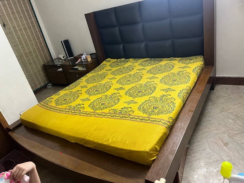 King size wooden bed 1