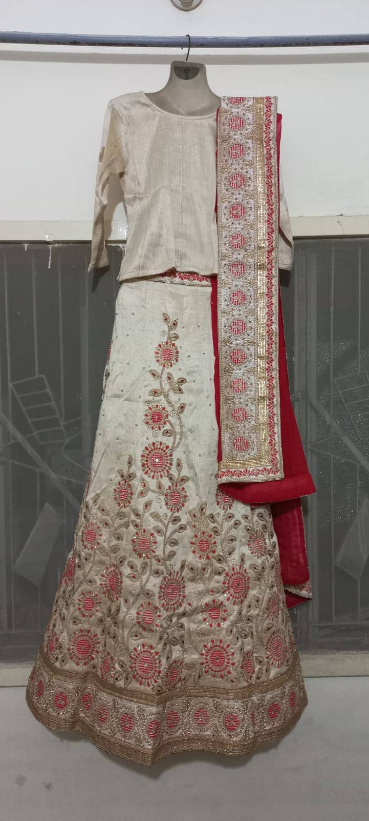 Pure indian lehanga choli new never wore  Red and fawn color  Size med 3