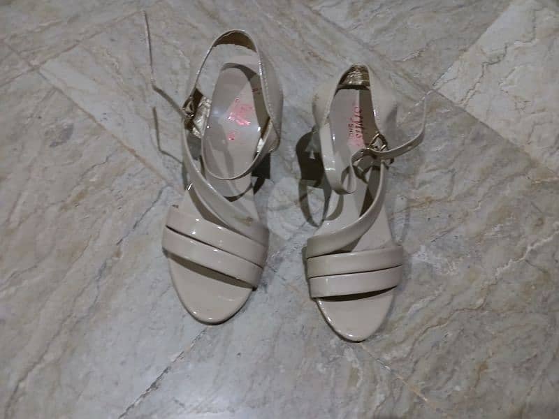 heels and khussas 1
