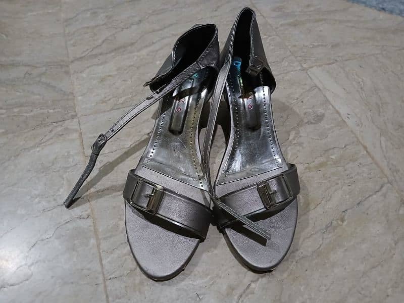 heels and khussas 3