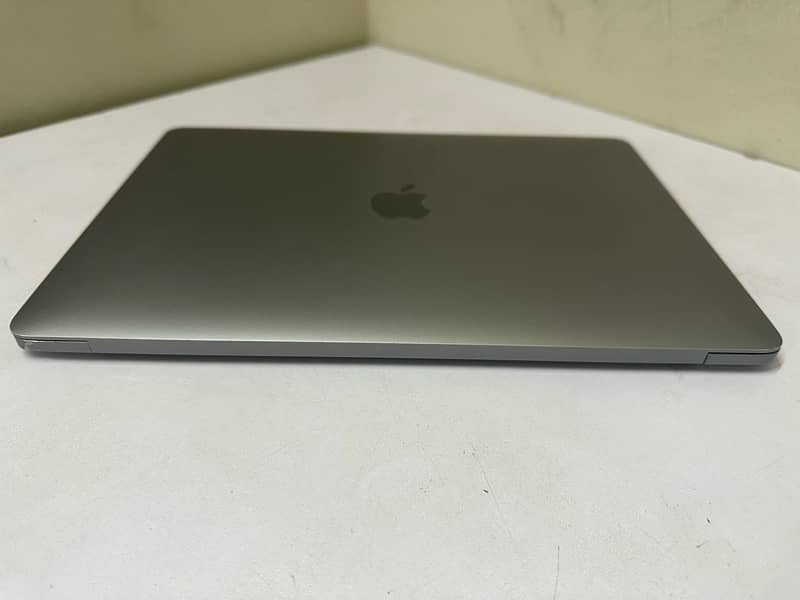 MacBook Pro 2019 i5 3