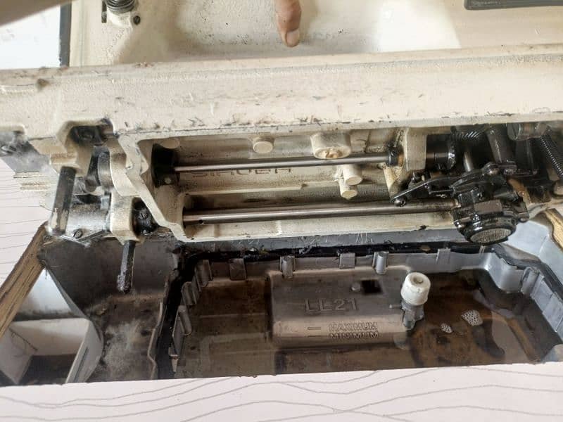 siruba L818f sewing machine 3
