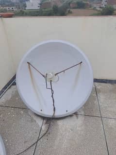 2 dish  in good condition 4 foot dish  with   receiver 0