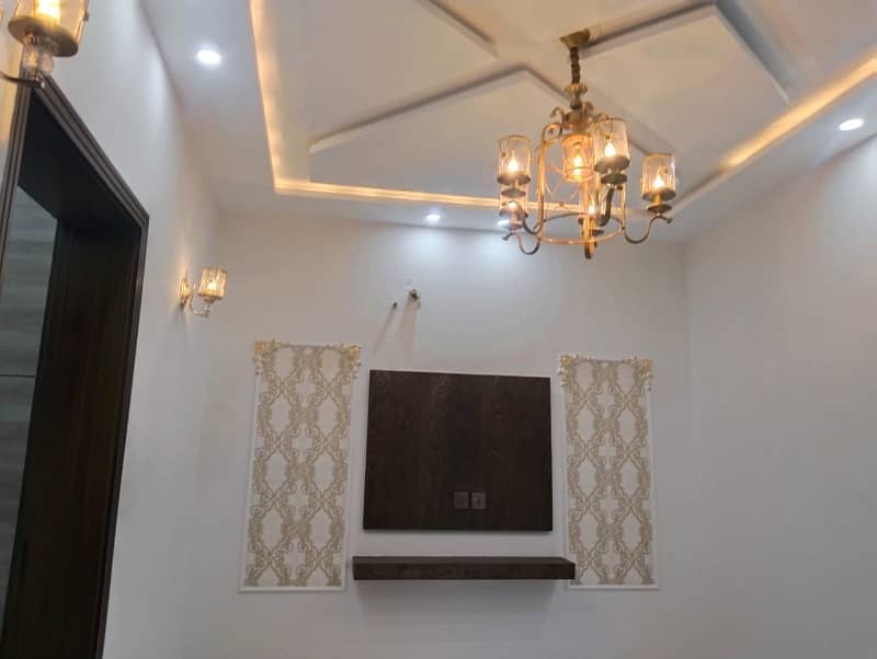 Highly-coveted 5 Marla House Is Available In Johar Town For sale 4