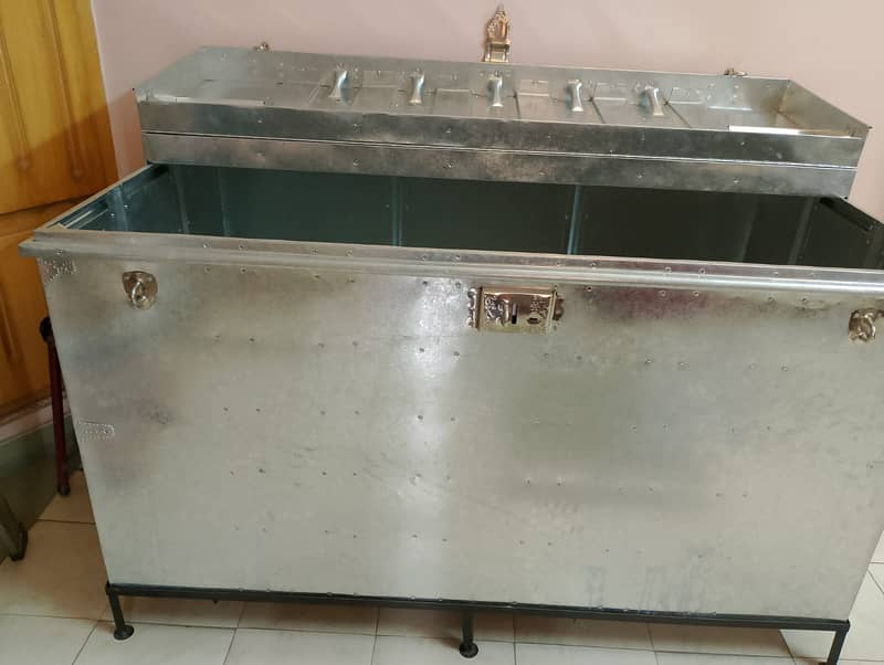 Brand New Trunk with stand 3/5 size 0