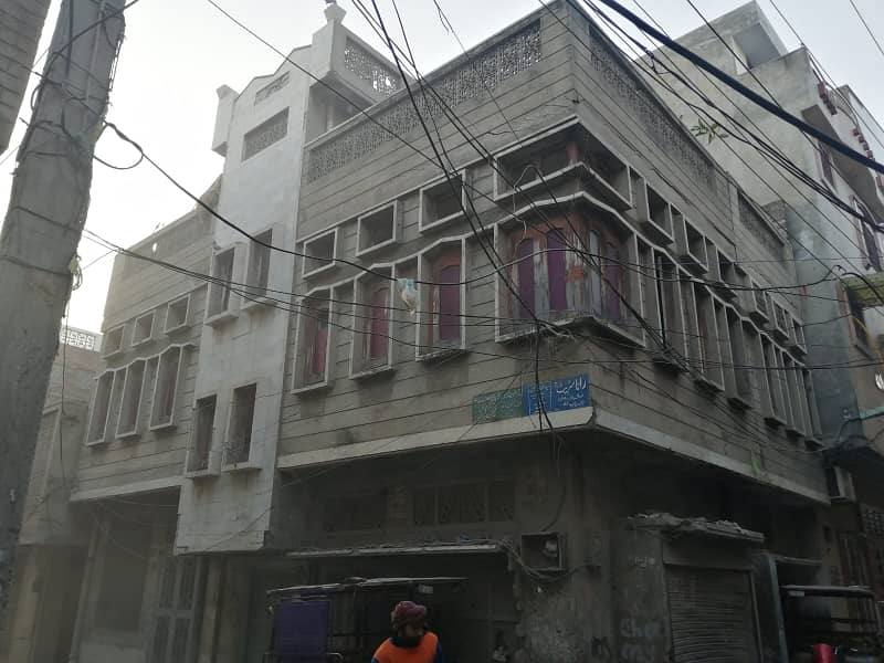 Corner triple storey House in Bazaar Hakiman Sanda 3