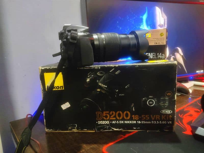 Nikon D5200 Perfect condition 0