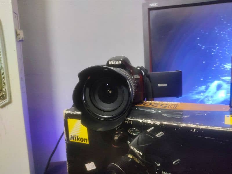 Nikon D5200 Perfect condition 4