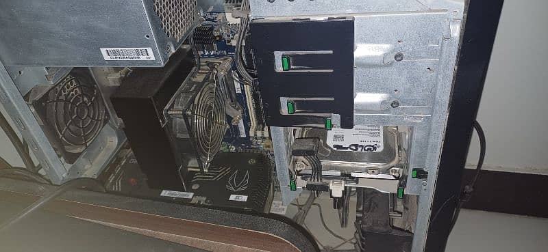Gaming PC with accessories and games 1