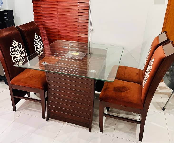 4 chairs with dining table 0