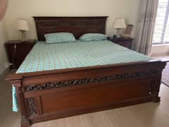 Kind size bed set with side tables, dressing table and matress