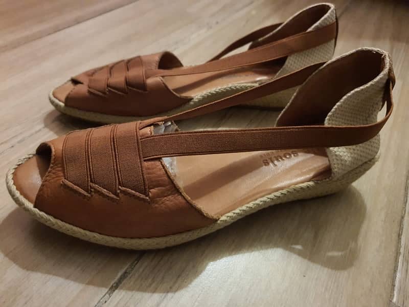 Branded shoes for Ladies SALE SALE SALE 19