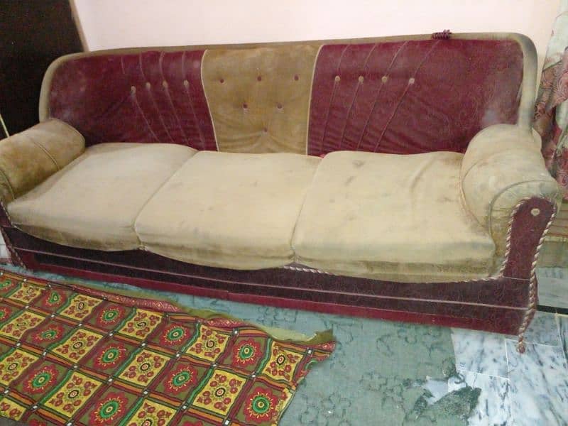 5 seter sofa good condition 1