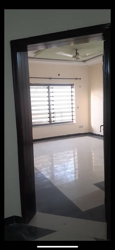 AVAILABLE FOR RENT UUPER PORTION IN ABUBAKAR BLOCK 3