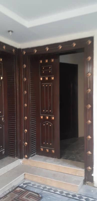 AVAILABLE FOR RENT UUPER PORTION IN ABUBAKAR BLOCK 7