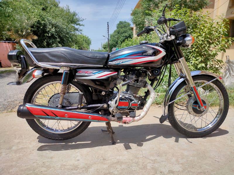 Honda CG 125 Black color Bahawalpur Number 10