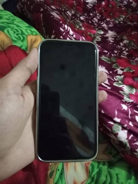 iphone 11 jv 64 GB 10/9.8 condition 4month sim will work 3