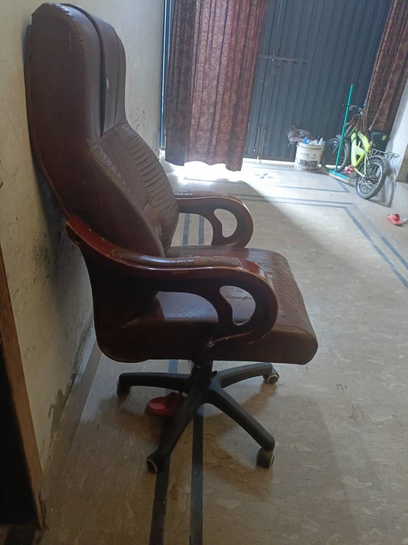 In good condition wheel chair 1