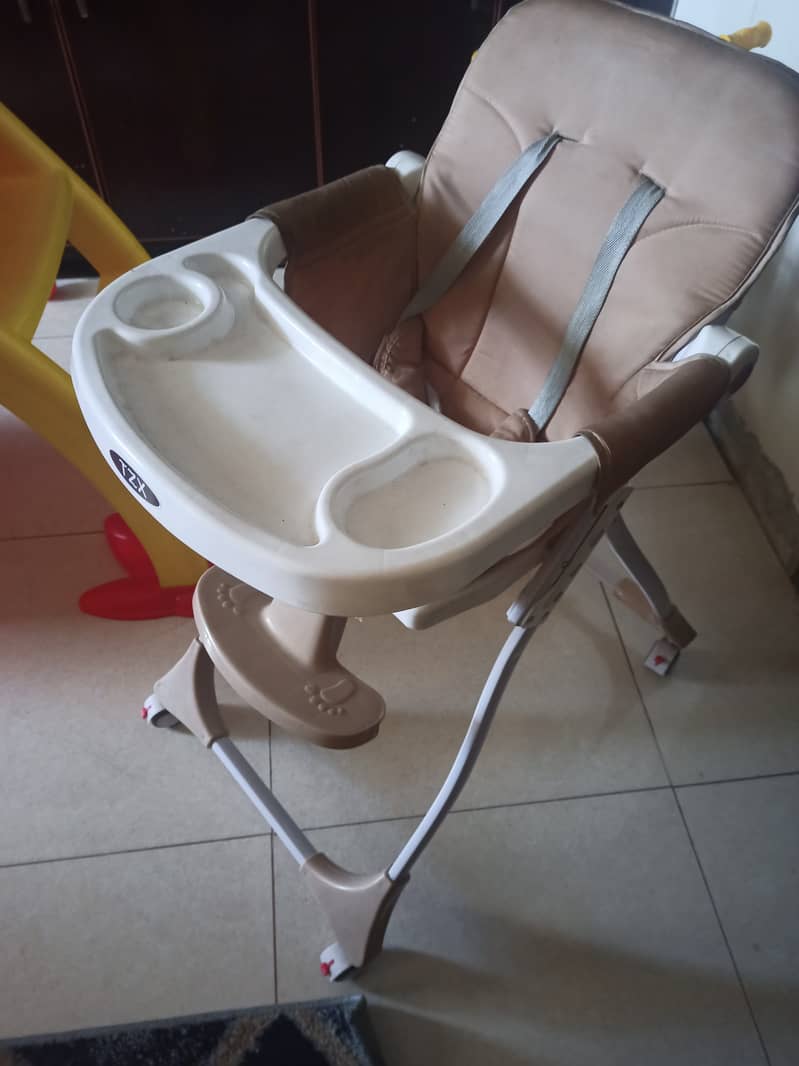 Imported High chair(almost new) 1