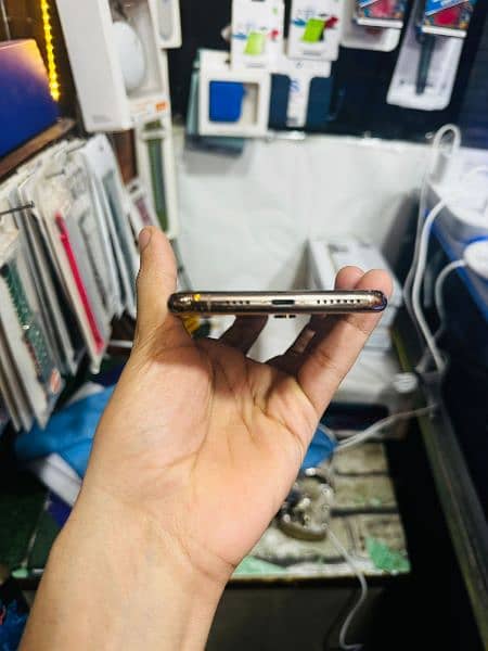 IPHONE X MAX , 10 BY 10 CONDITION, 4