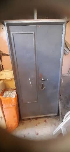 2 door cupboard 0