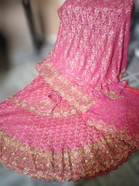 bridal lehenga ,kurti and dupatta along with paouch is for urgent sale 1