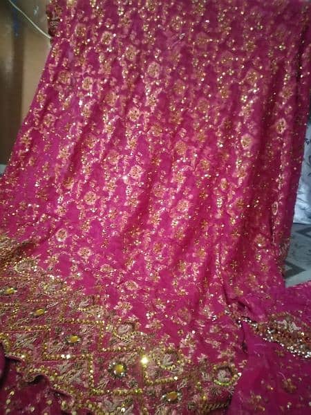 bridal lehenga ,kurti and dupatta along with paouch is for urgent sale 2