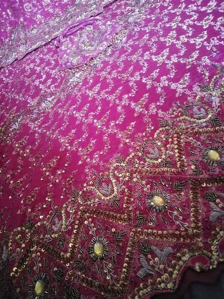 bridal lehenga ,kurti and dupatta along with paouch is for urgent sale 4