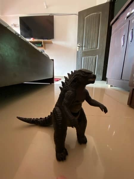 Godzilla ( moving tail ) Figure 2