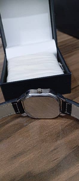 IMPORTED WATCH WITH FREE GIFT 2