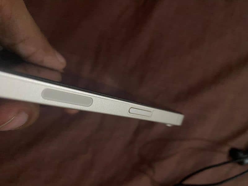 iPhone 13jv white colour 7