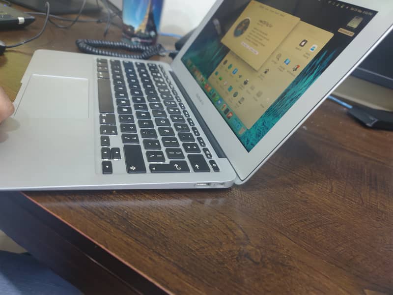 Apple MacBook laptop Air 2014 Early 3