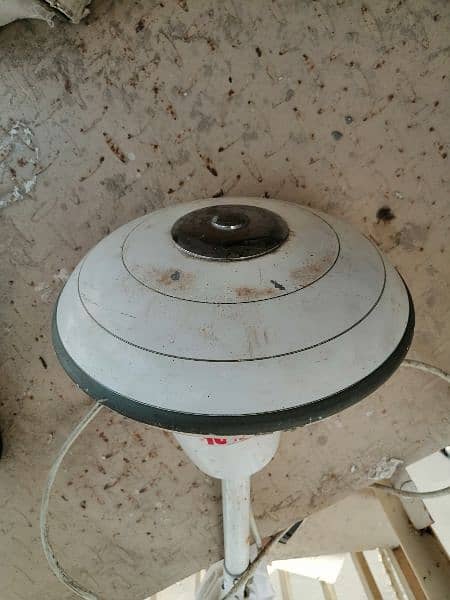 Royal delux ceiling Fan 10 by 10 condition 3