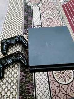 ps4 slim and 2 controller