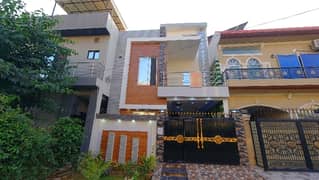 Prime Location 5 Marla House For Sale Available In Formanites Housing Scheme 0