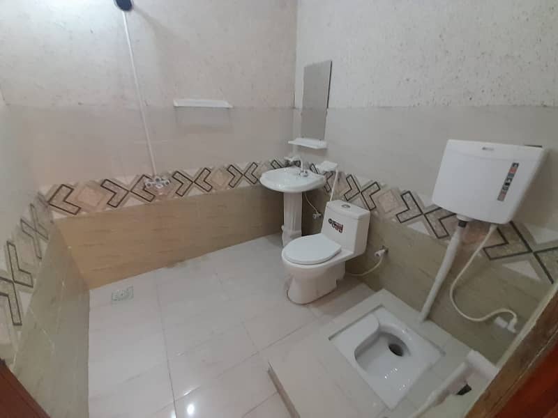 5.5 Marla House Available For Sale In Liaqat Coloney 18