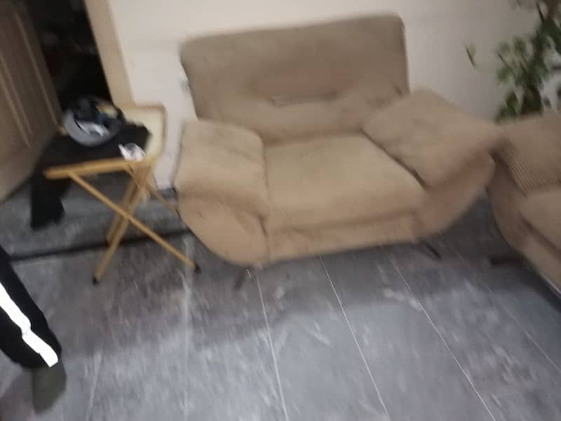 7 seater sofa for sale in good condition neet and clean 1
