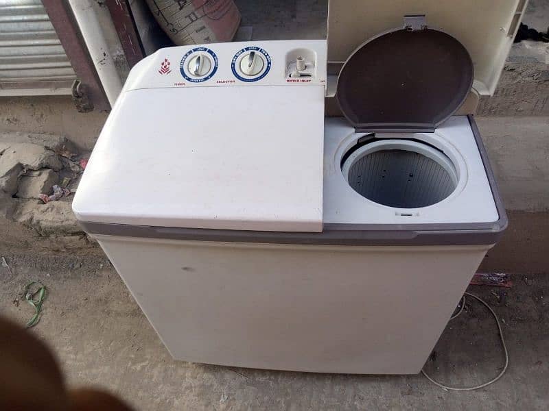 washing & dryer full Okey hai RS. 15000 khanapul Sanam chowk islamabad 3