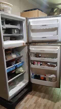 used large size refrigerator Dawlance