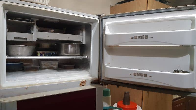 used large size refrigerator Dawlance 1