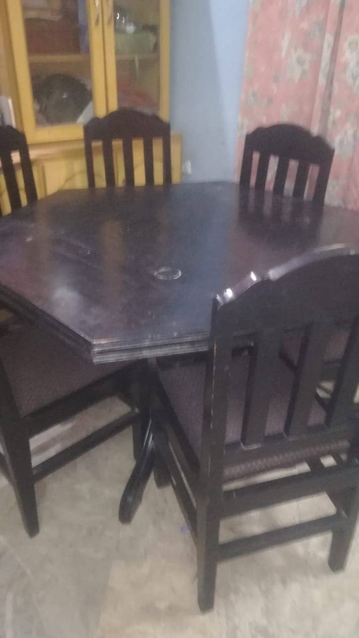 6 seater solid dinning table. 3