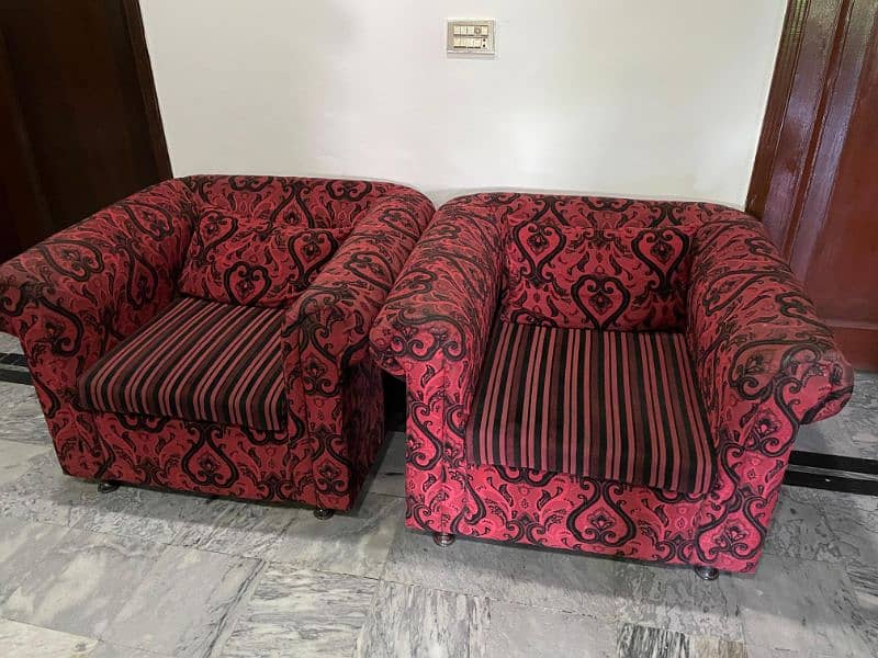Beautiful 4 seater sofa (2 sets) 3