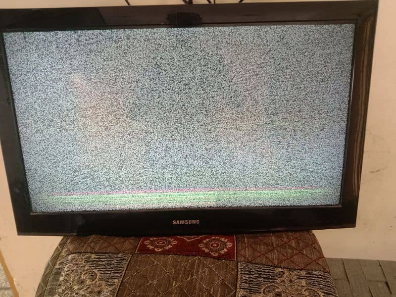 Samsung 32" original LCD not smart in faulty condition. 0