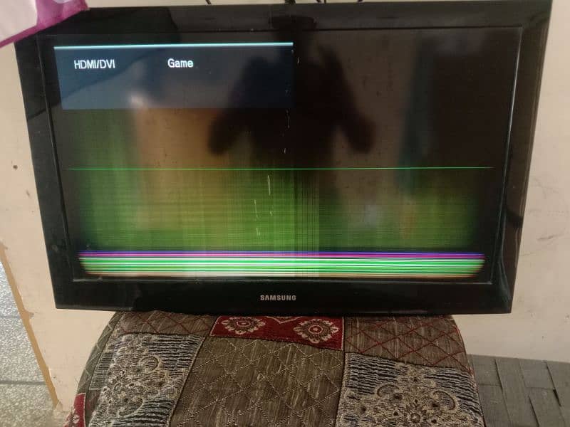 Samsung 32" original LCD not smart in faulty condition. 2