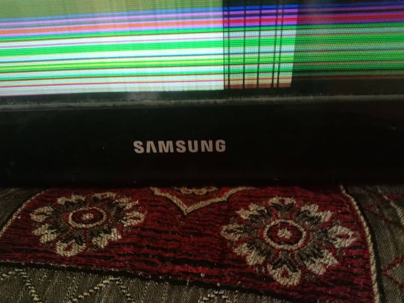 Samsung 32" original LCD not smart in faulty condition. 3