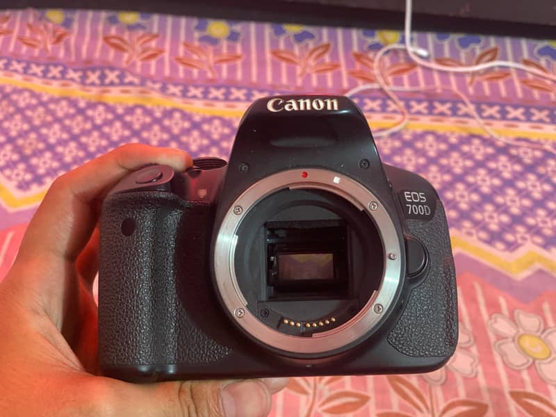 Canon 700D with 17-70MM Lens in pristine condition 4