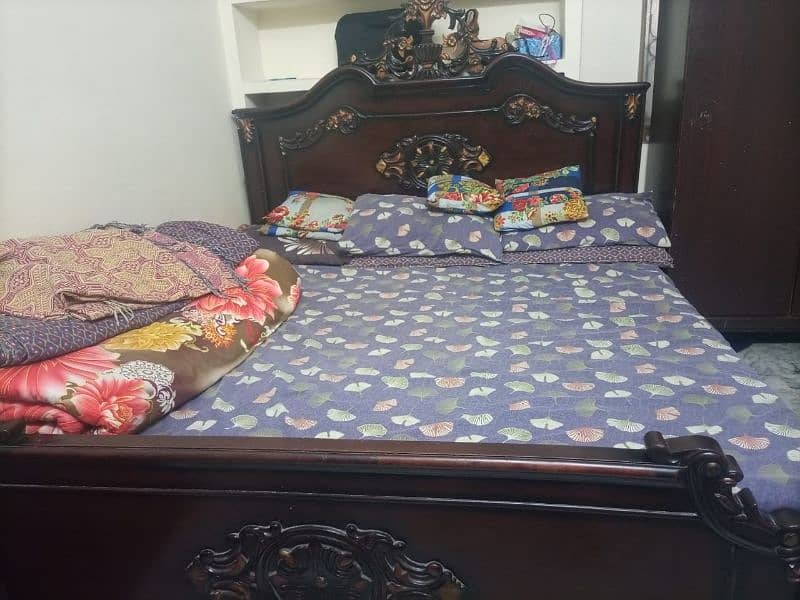 Bed Set with Dressing Table and Cupboard 3