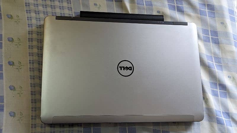 Dell latitude E6540 0