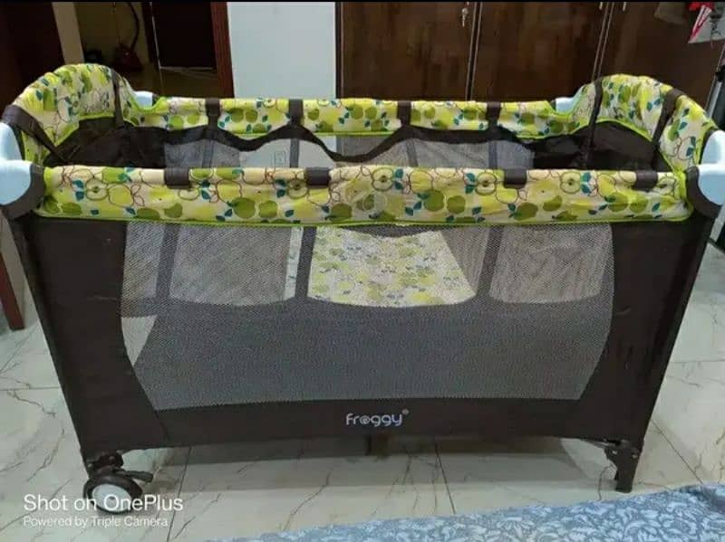 Playpen and cot 0