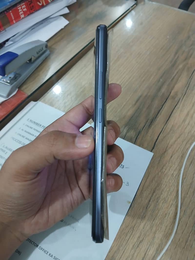 Vivo Y55 8gb , 128 gb ( Urgent sale) 4